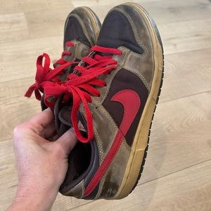 Vintage Nikes, brown and red, women’s size 8